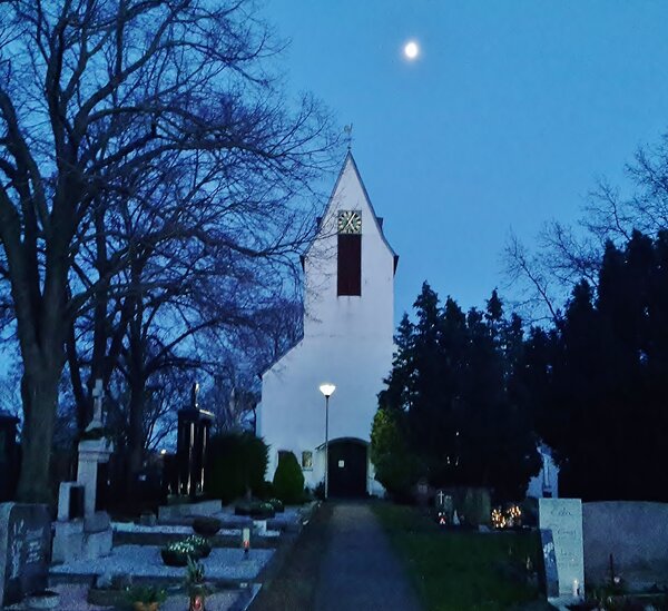 Friedhof, Mond, Laterne.jpg