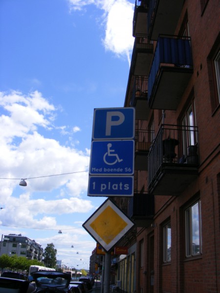 Rollstuhlparkplatz.jpg